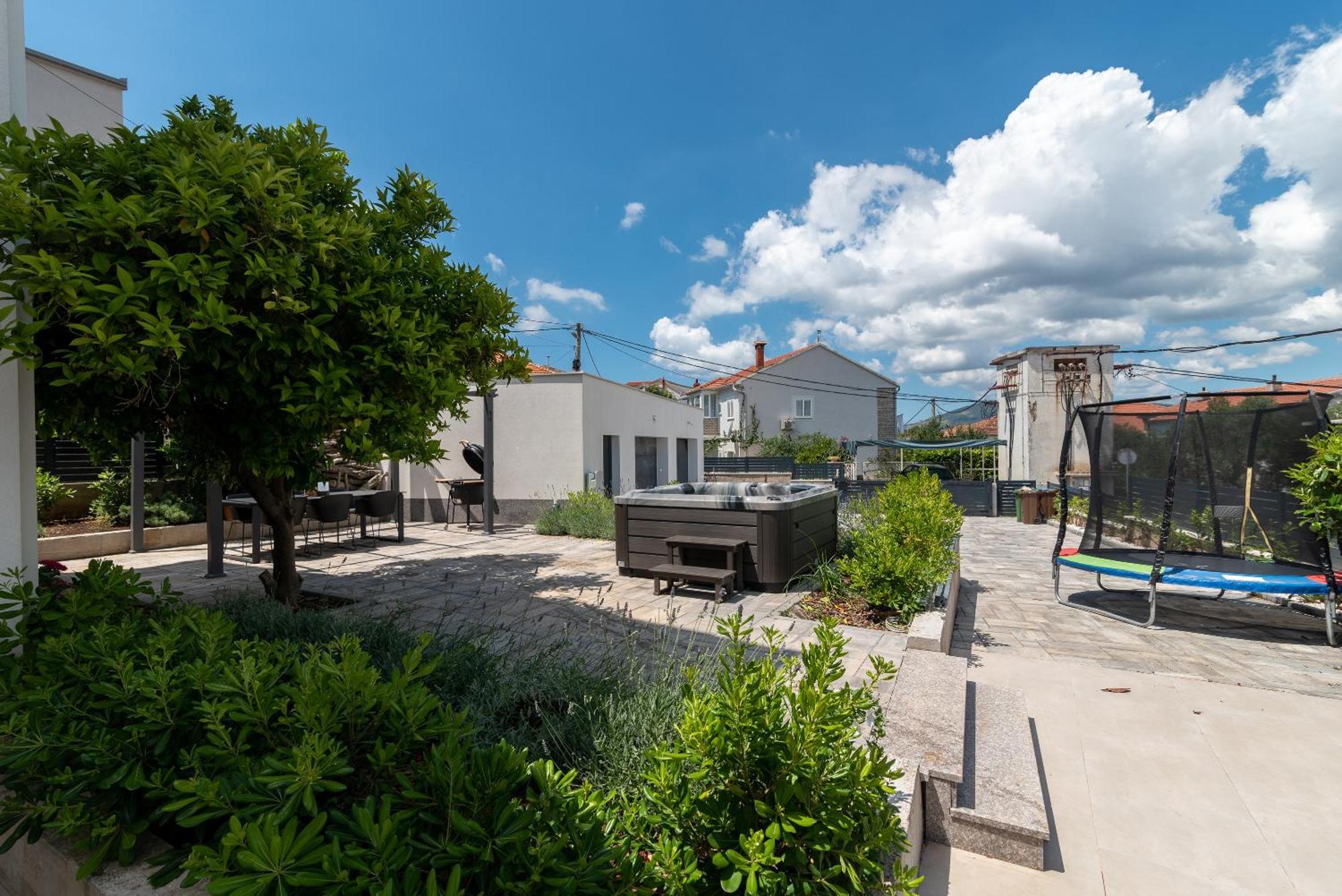 Maca Apartments & Suites Trogir Extérieur photo