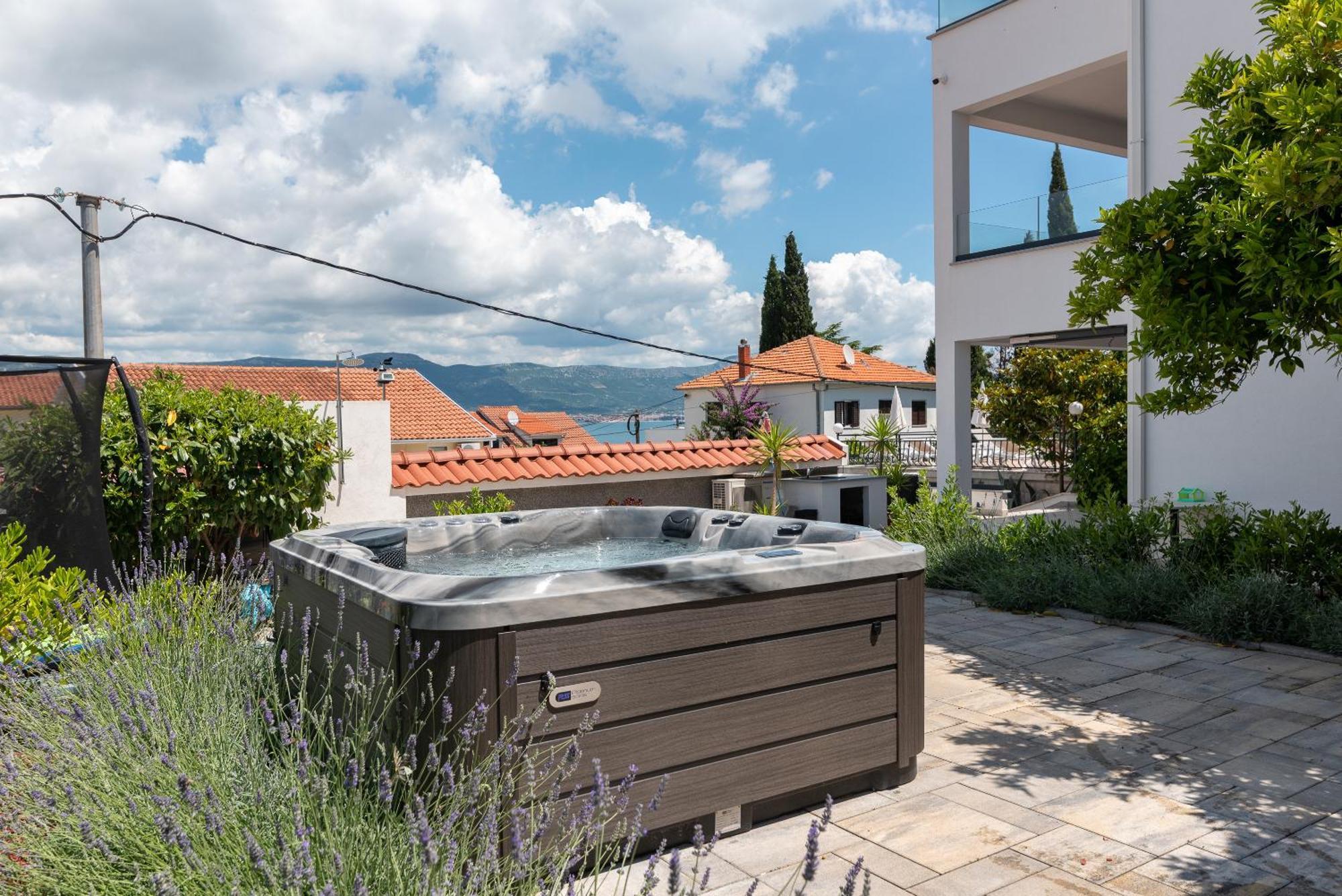 Maca Apartments & Suites Trogir Extérieur photo