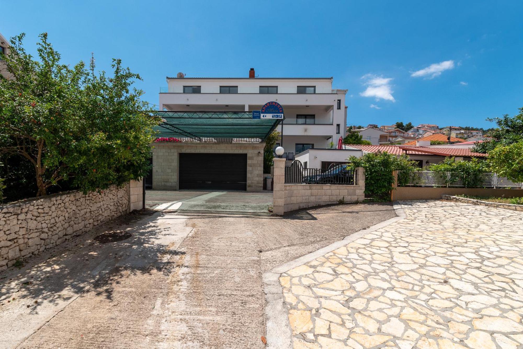 Maca Apartments & Suites Trogir Extérieur photo