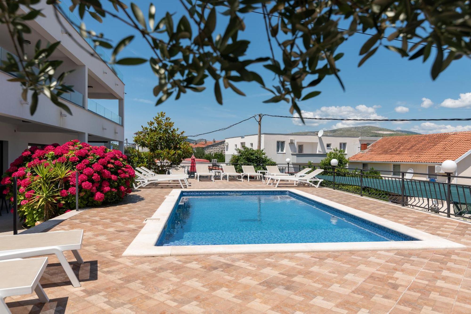 Maca Apartments & Suites Trogir Extérieur photo
